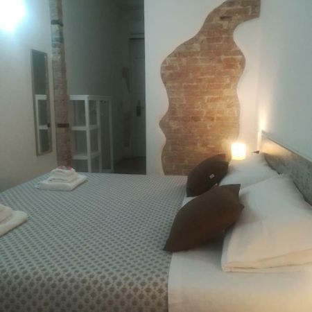 B.House Bed & Breakfast Cagliari Bagian luar foto