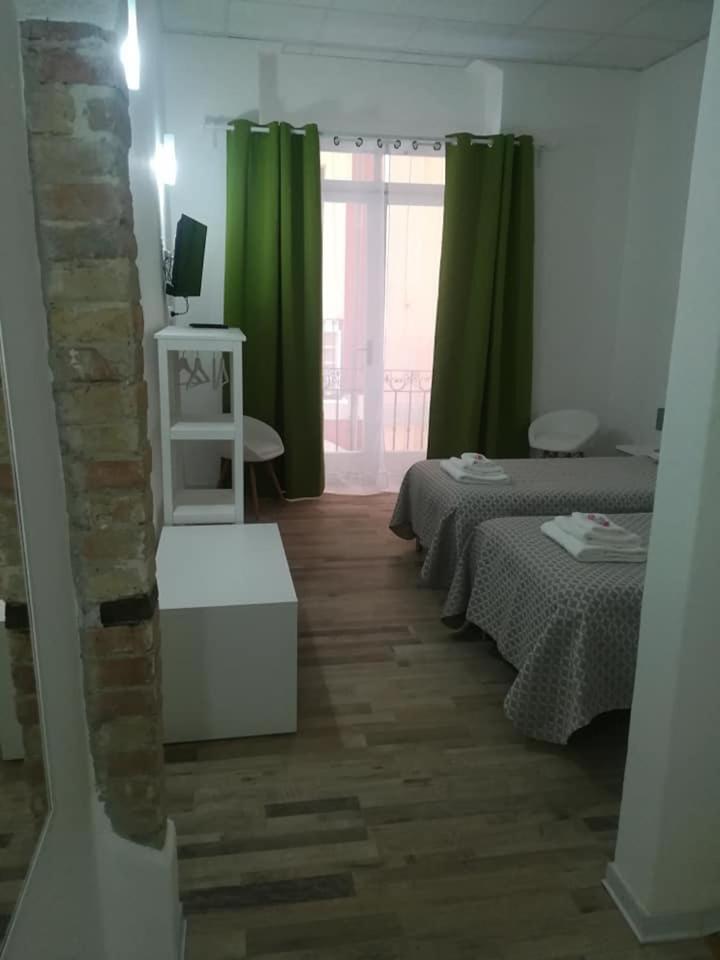 B.House Bed & Breakfast Cagliari Bagian luar foto