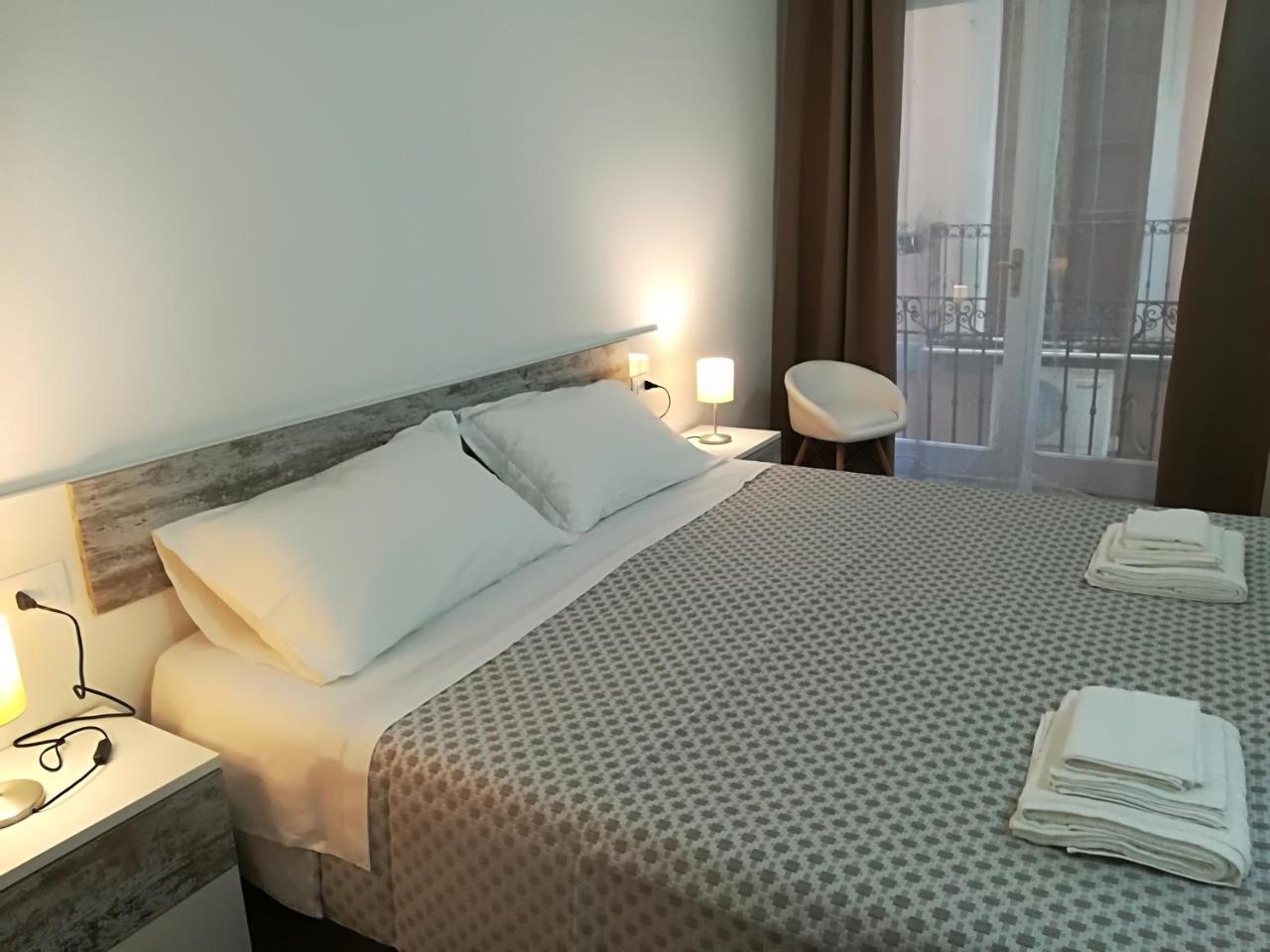 B.House Bed & Breakfast Cagliari Bagian luar foto