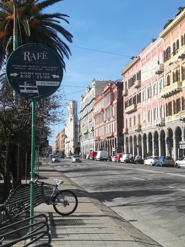 B.House Bed & Breakfast Cagliari Bagian luar foto