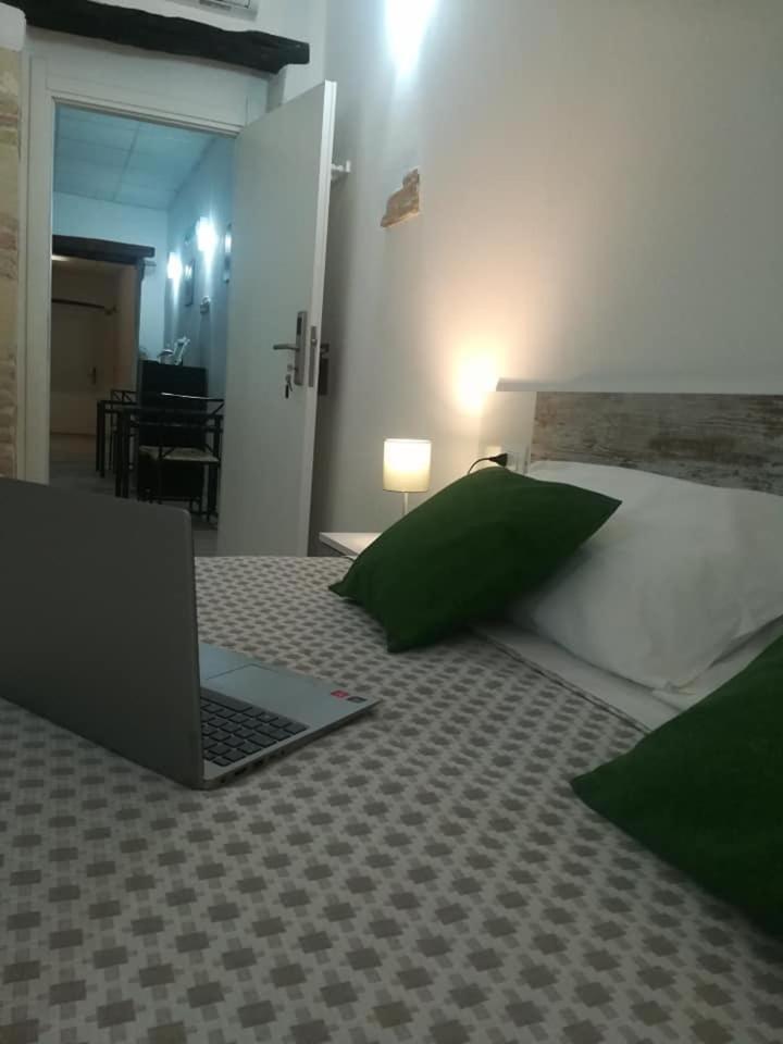 B.House Bed & Breakfast Cagliari Bagian luar foto