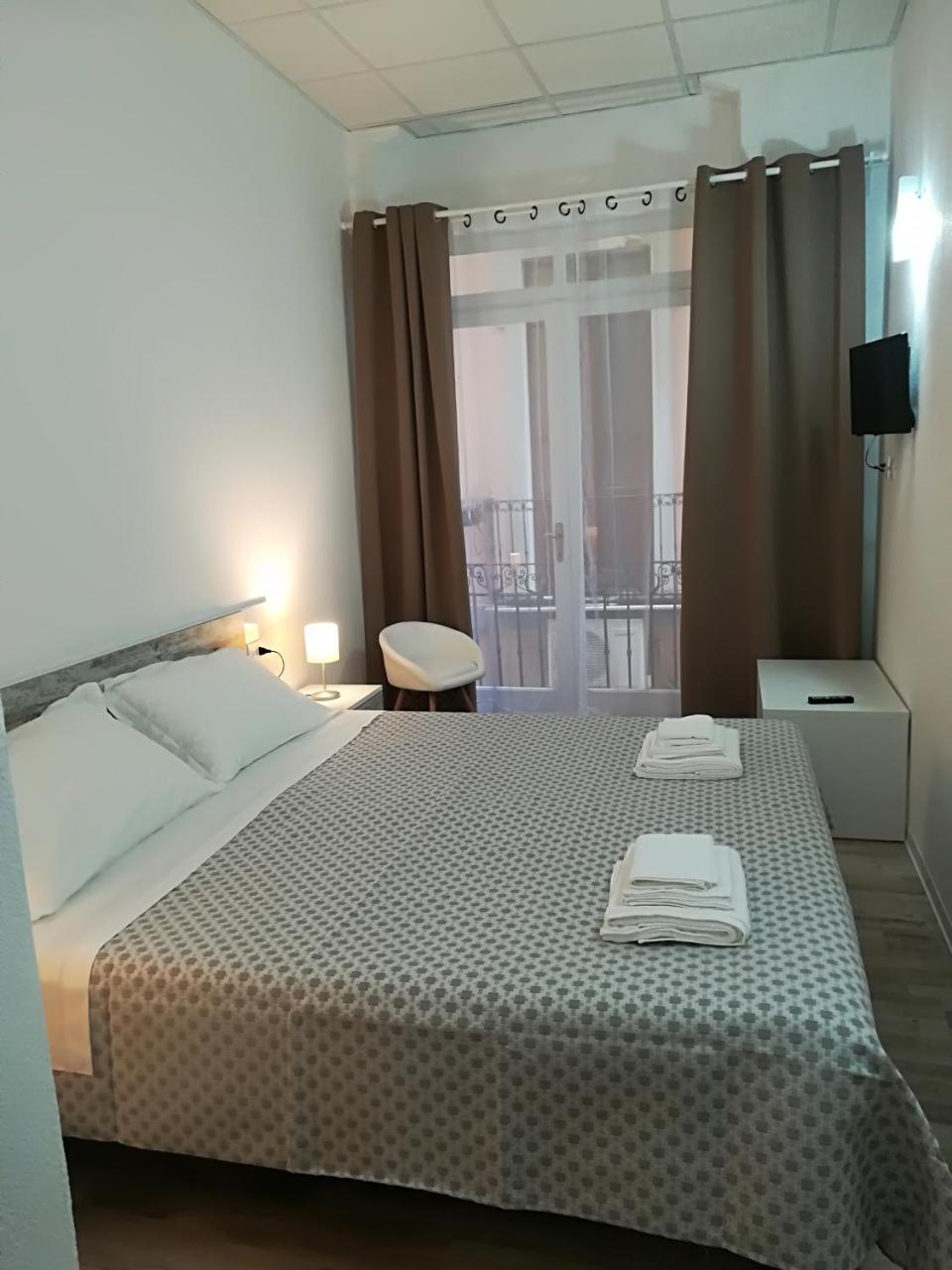 B.House Bed & Breakfast Cagliari Bagian luar foto
