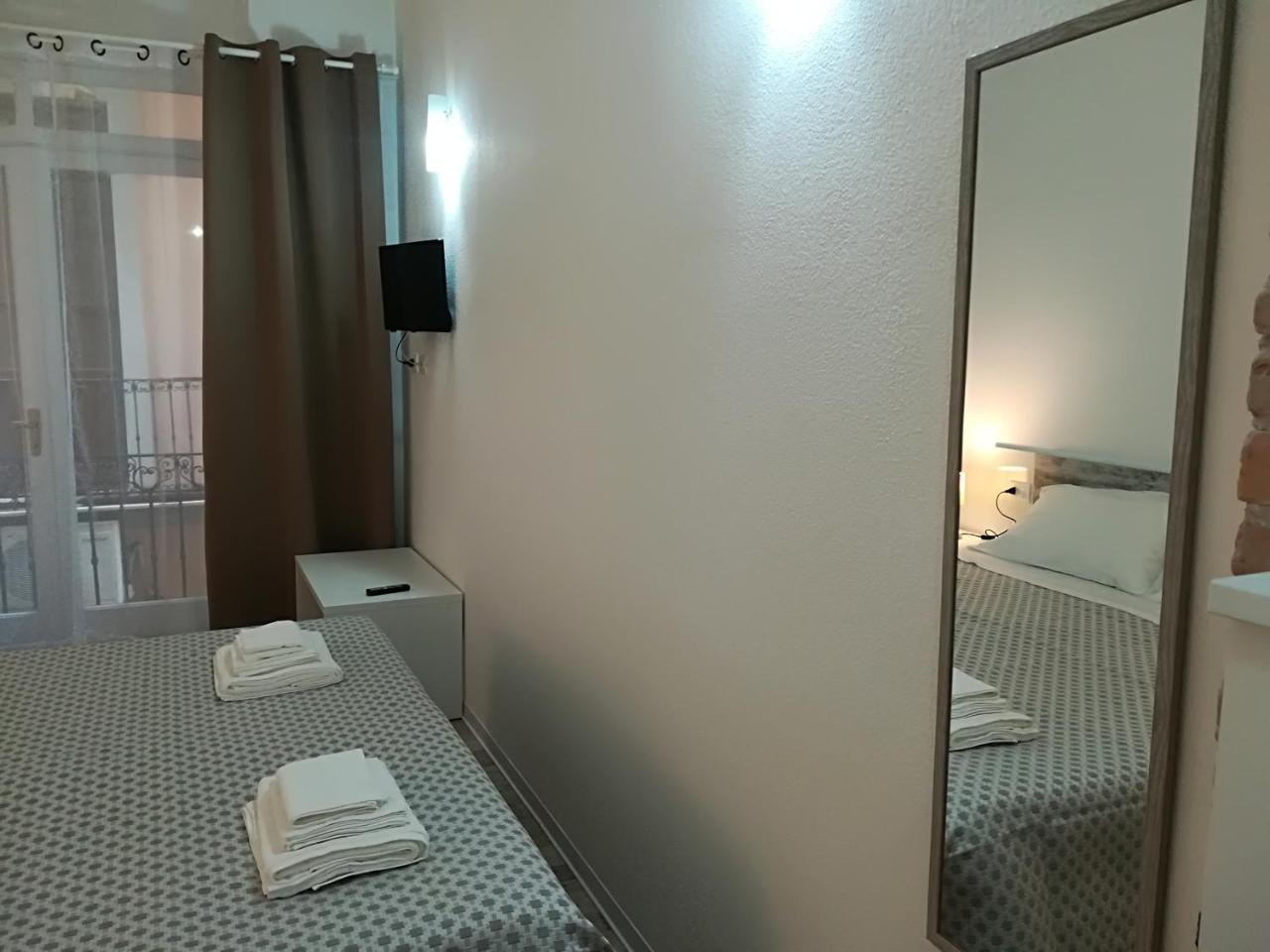B.House Bed & Breakfast Cagliari Bagian luar foto