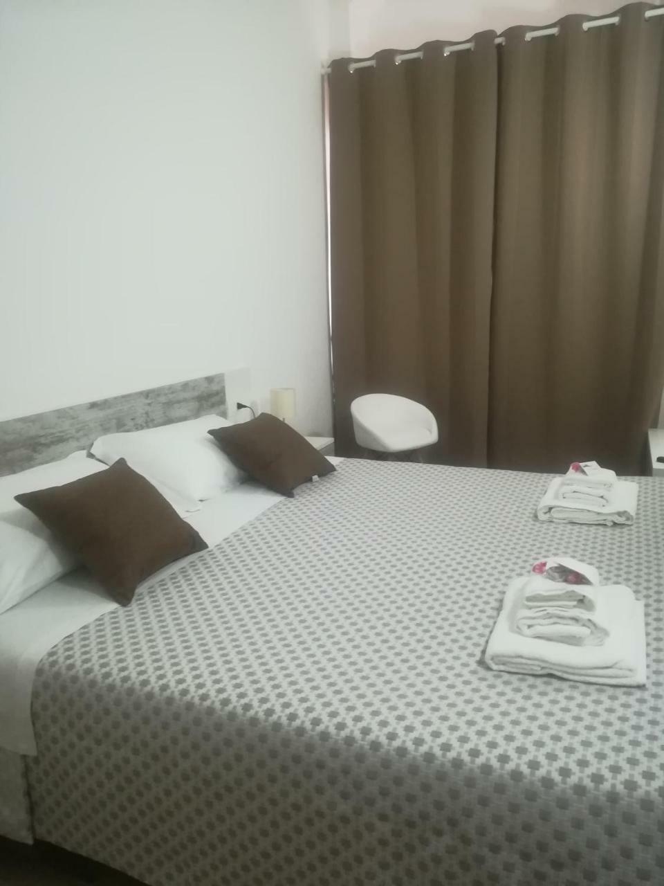 B.House Bed & Breakfast Cagliari Bagian luar foto