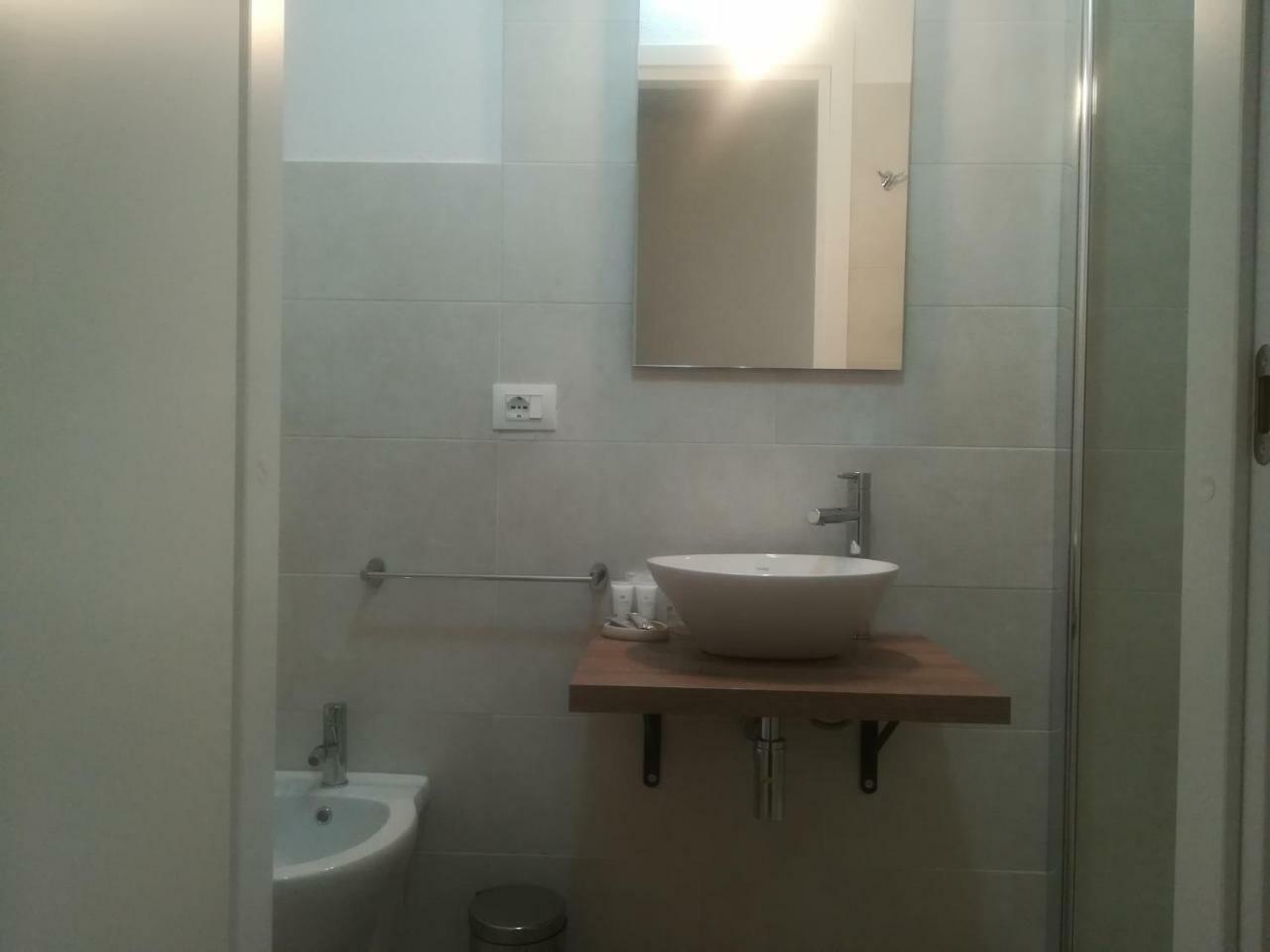 B.House Bed & Breakfast Cagliari Bagian luar foto