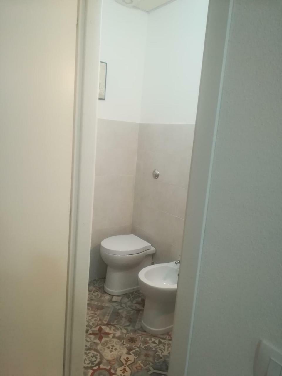 B.House Bed & Breakfast Cagliari Bagian luar foto
