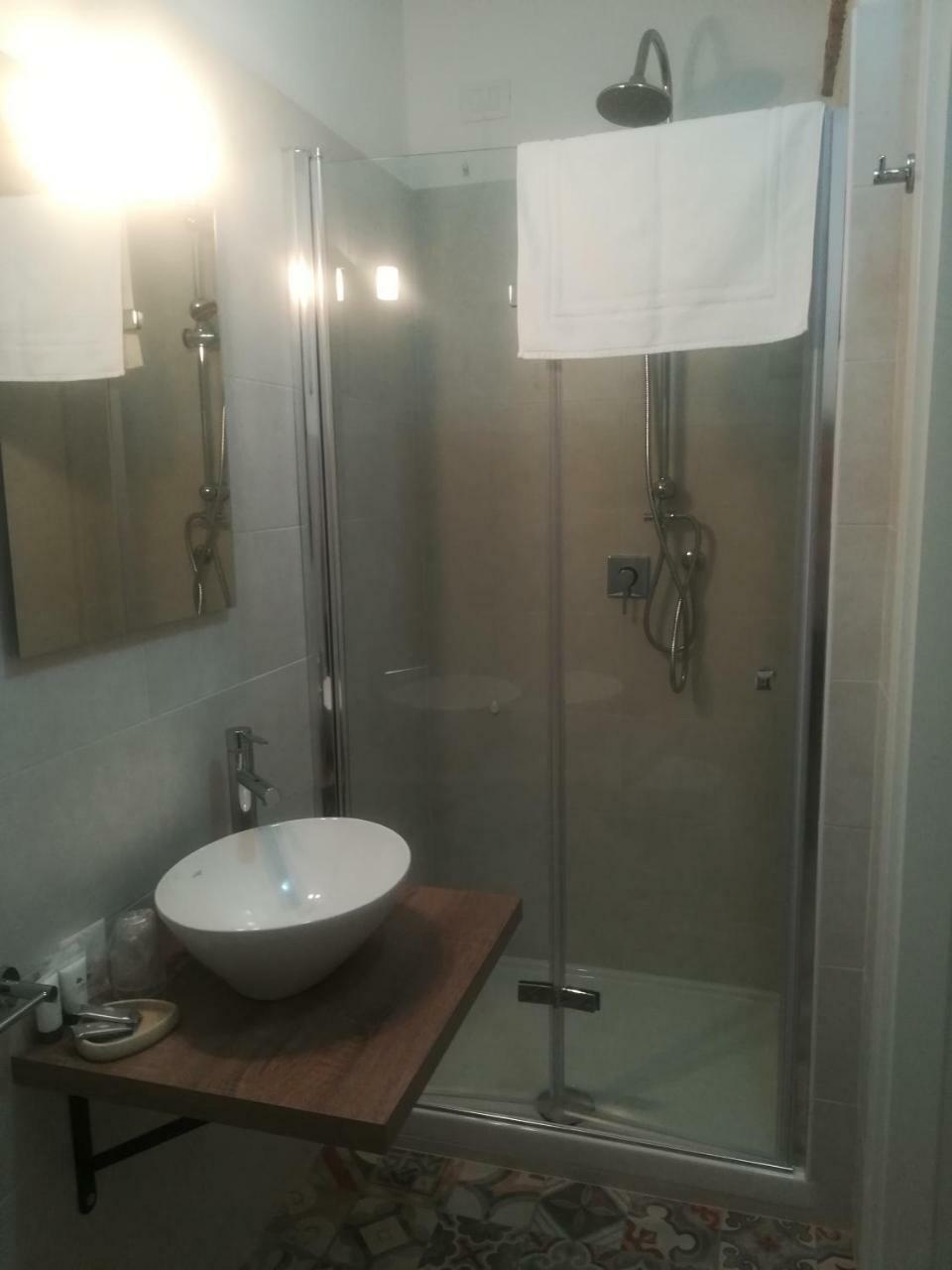 B.House Bed & Breakfast Cagliari Bagian luar foto