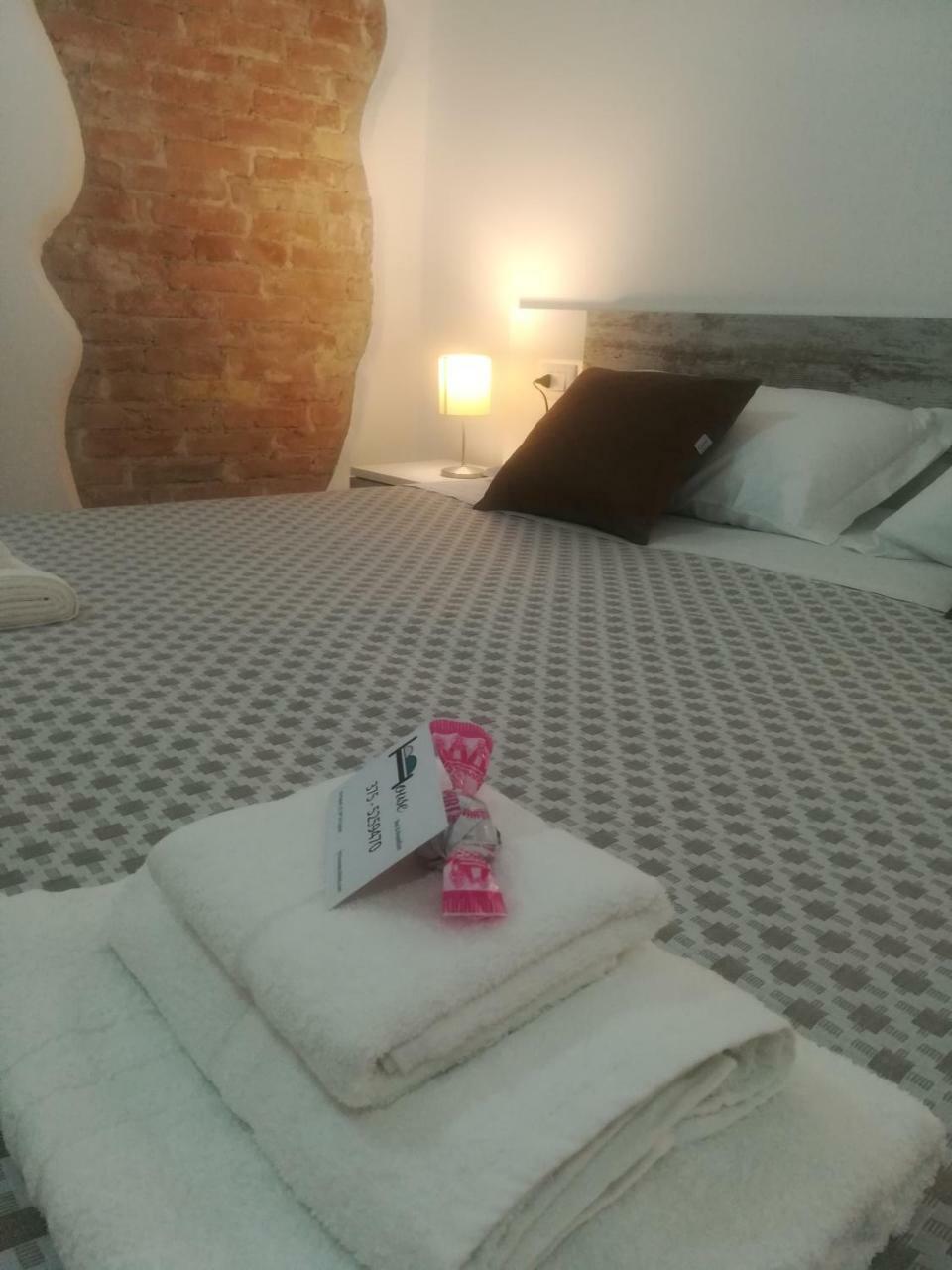 B.House Bed & Breakfast Cagliari Bagian luar foto