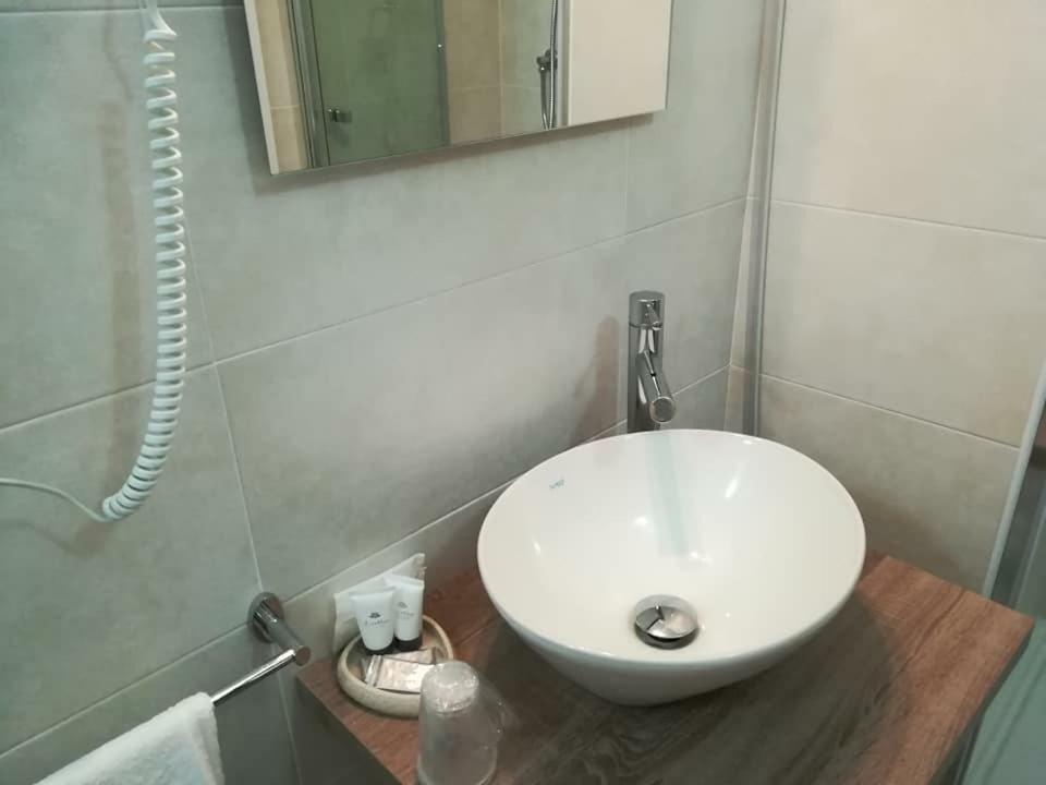 B.House Bed & Breakfast Cagliari Bagian luar foto